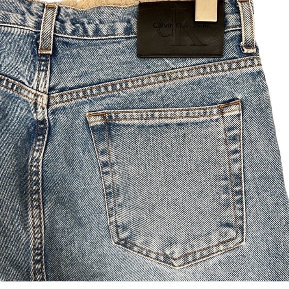 Calvin Klein Jeans Vintage Button Fly Cuffed Denim Shorts - Picture 5 of 10